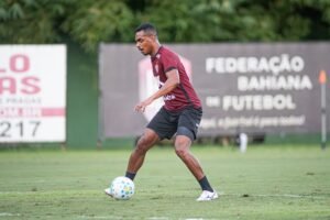 Volante do Vitória lembra desacerto com o Grêmio: "Melhor coisa que aconteceu"