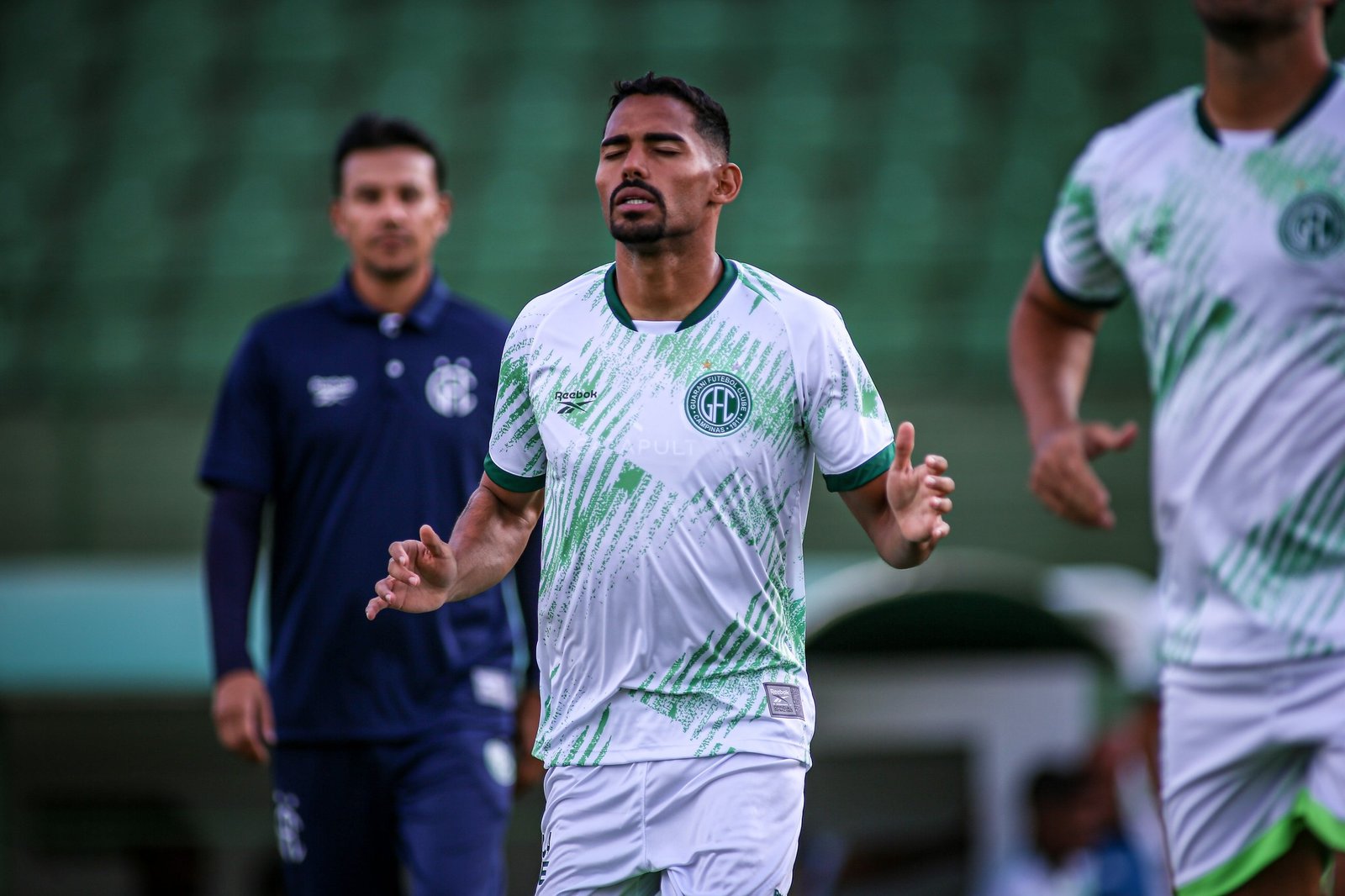 Guarani acerta detalhes e encaminha venda de Emerson Barbosa para clube da Bulgária