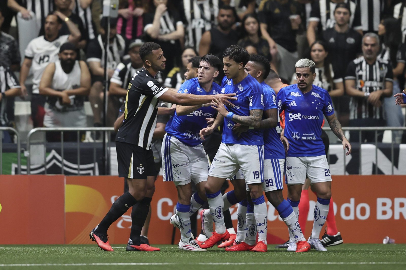 Clássico mineiro mostra que rivalidade e bom futebol podem coexistir