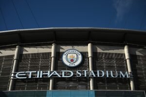 Patrocinadora do Manchester City estuda ação legal contra Premier League por prejuízos gerados