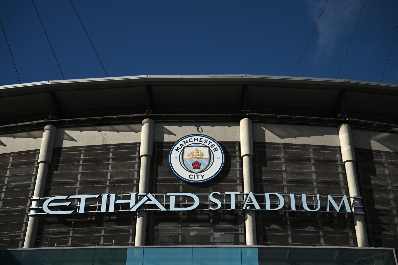 Patrocinadora do Manchester City estuda ação legal contra Premier League por prejuízos gerados